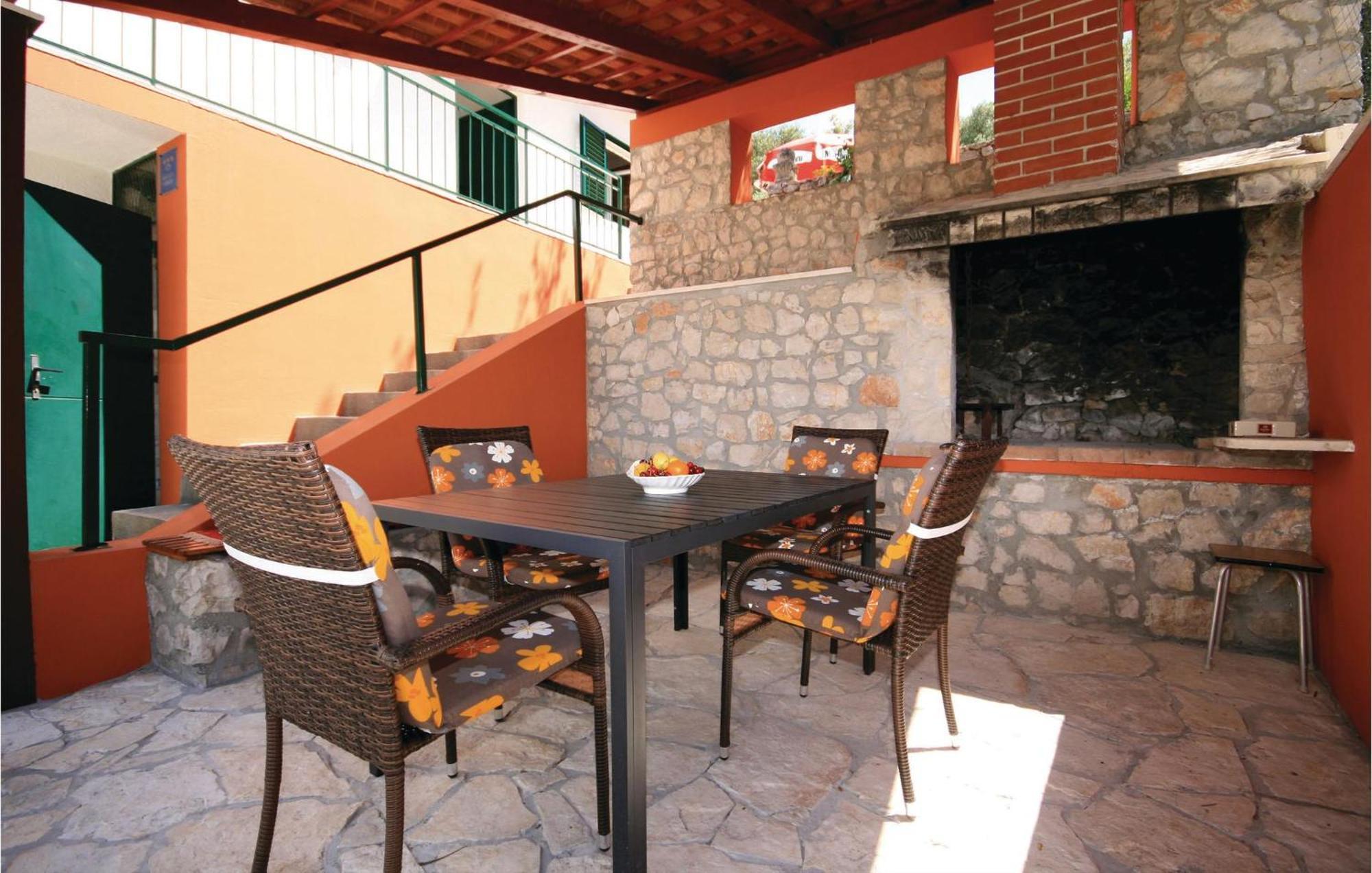 2 Bedroom Beautiful Home In Sparadici Grebastica Exterior photo